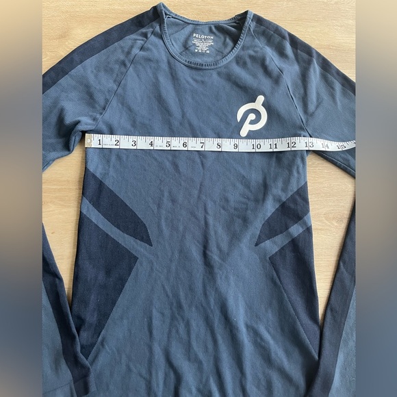 Peloton Seamless Blue Long Sleeve Crewneck SZ M - Picture 6 of 9